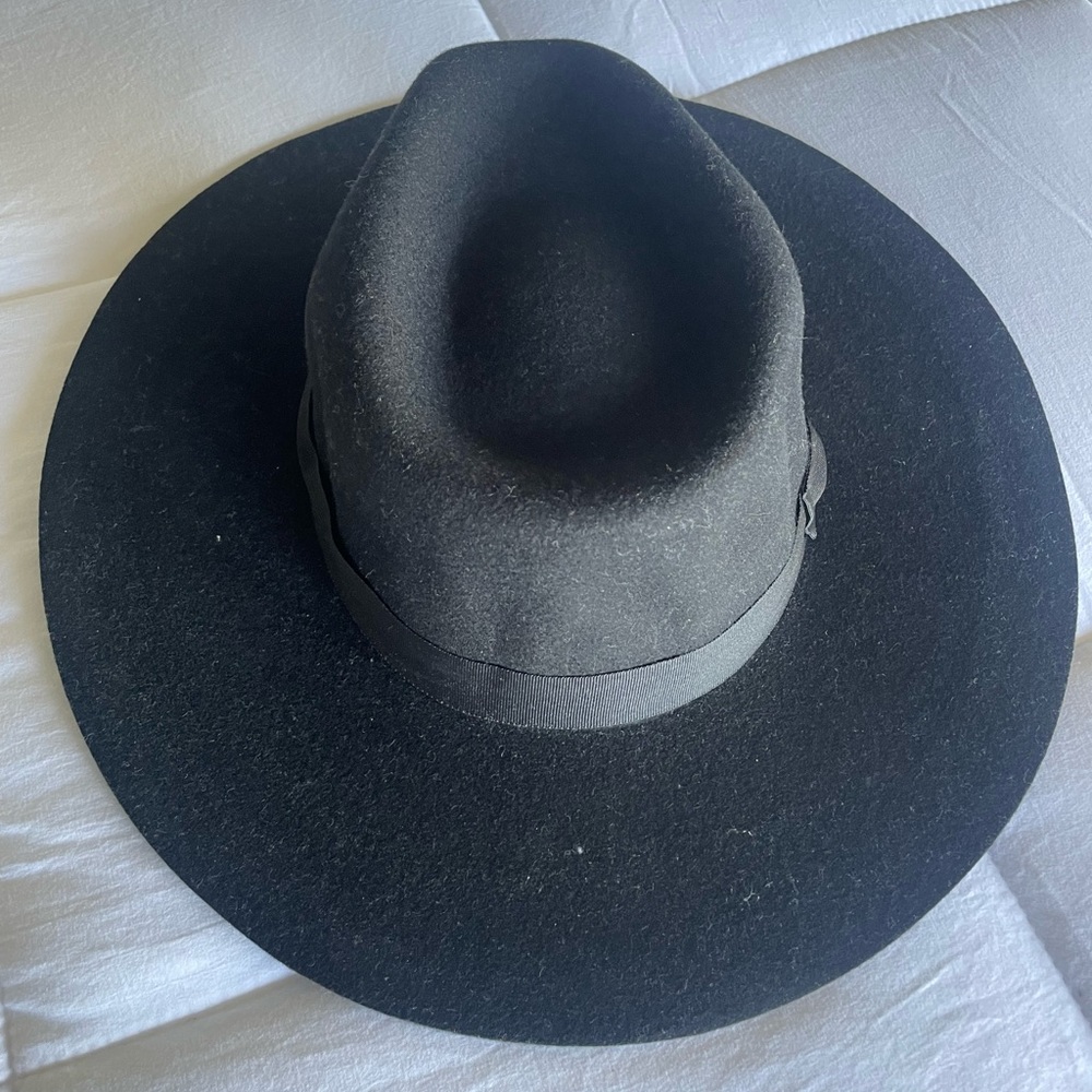UO FLAT BRIM BLACK FEDORA